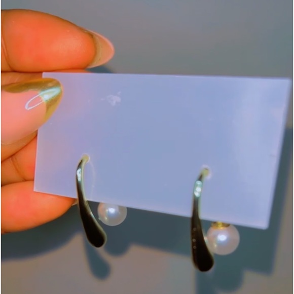 Gold Plated Water Droplet Pearl Earrings - Picture 1 of 3